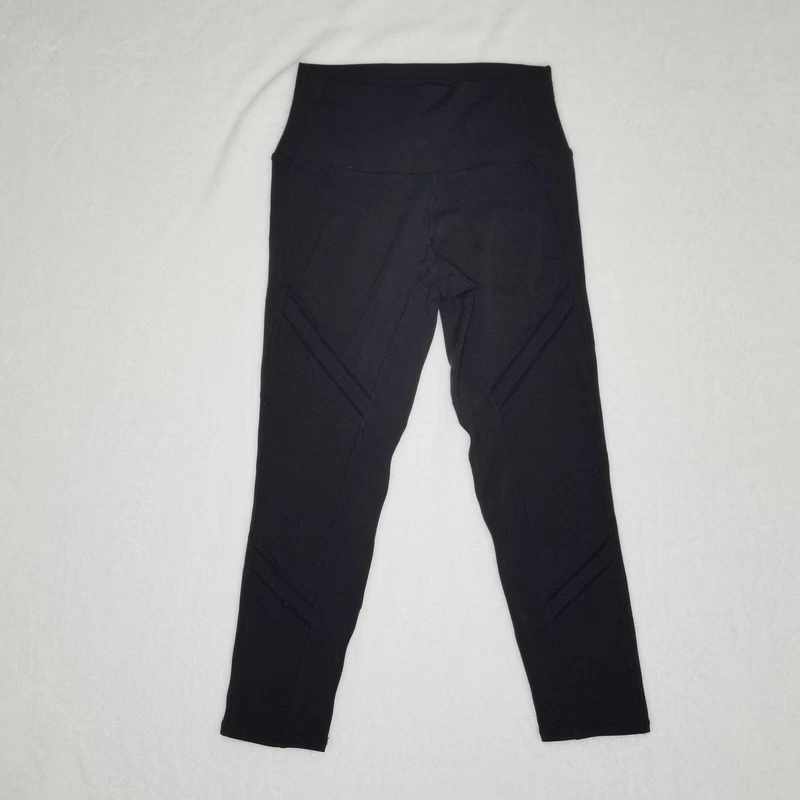 alo-yoga capri mesh cut outs alo logo on one leg leggings