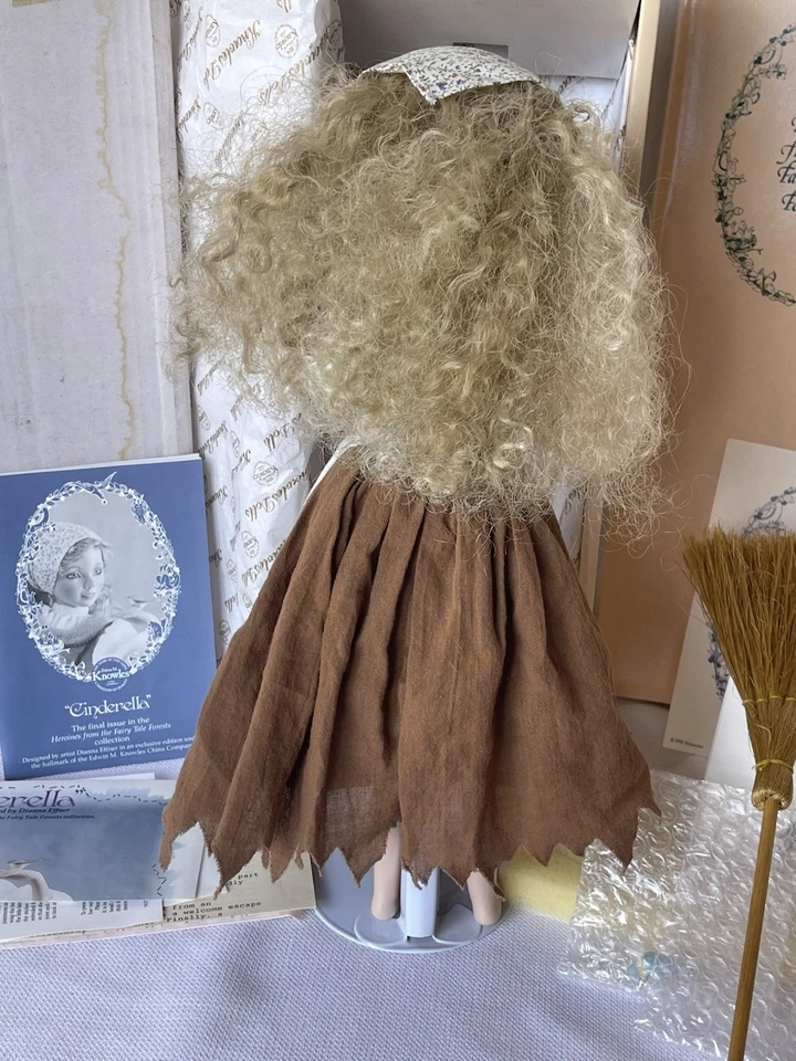 Muñeca de porcelana Dianna Effner 15”, Cenicienta pobre, certificados, sin usar, en caja Ashton D. Foto 3 de 4