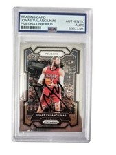 JONAS VALANCIUNAS AUTO 2023-24 Panini Prizm #289 Silver Pelicans PSA SIGNED