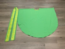GREEN CHASUBLE WITH OVERLAY STOLE