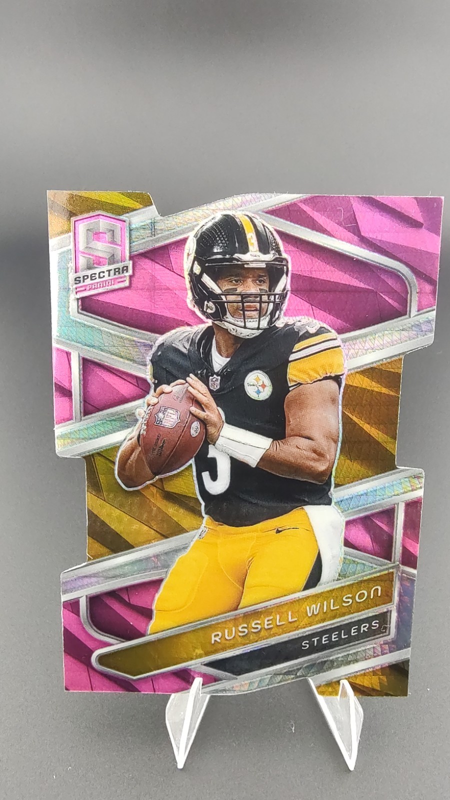 2024 Panini Spectra - Russell Wilson #85 Hyper Prizm Pink /20