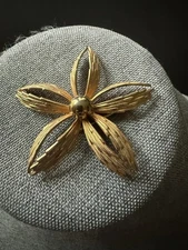 Vintage MCM Mid Century Modern Gold Tone Flower Brooch Pin Capsule Old Money