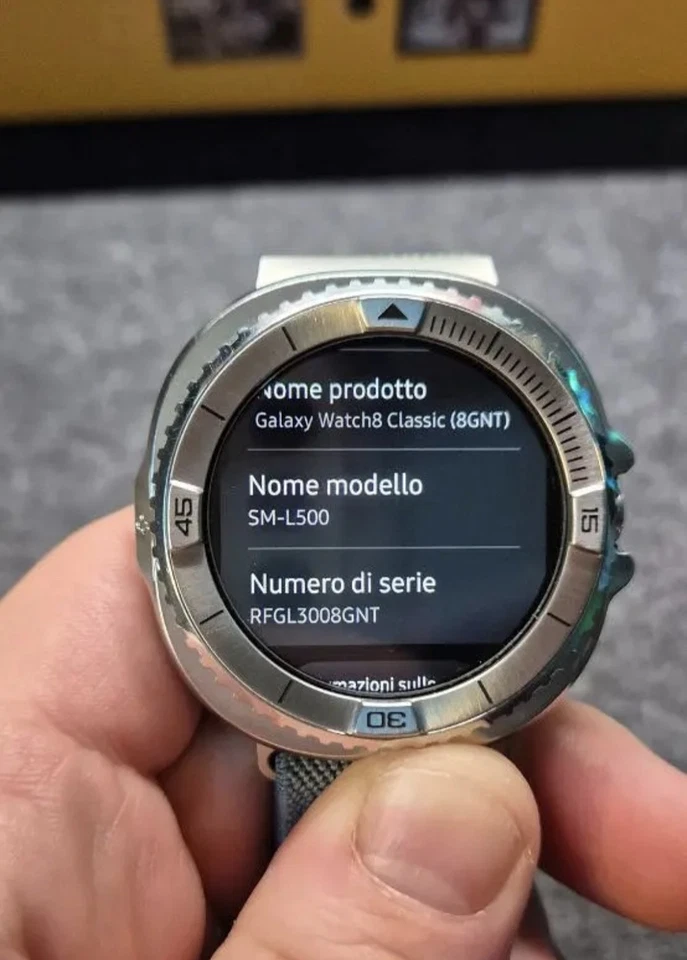 Samsung Galaxy Watch 8 Classic, foto 3 di 4