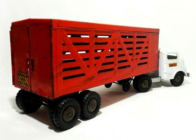 structo cattle truck