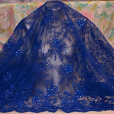 Tissu en dentelle brillante authentique de créateur italien de couleur bleu r...