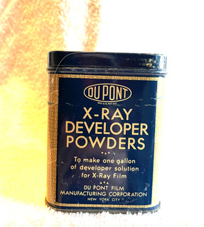 VINTAGE ADVERTISING TINS MEDICAL DUPONT X RAY DEVELOPER POWDERS NEW YORK (1)