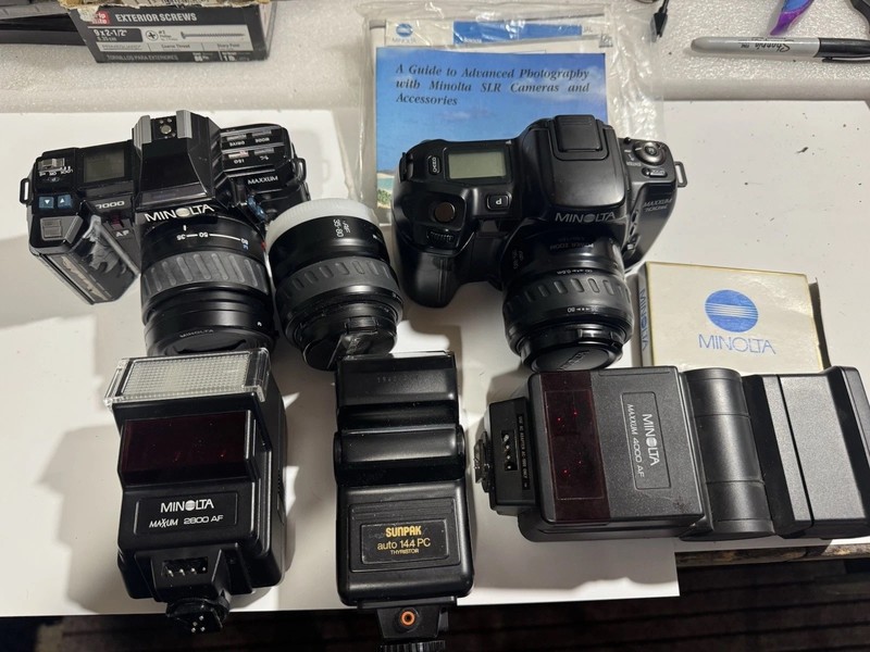 Minolta Maxxum 700si and 7000 cameras With Af Zoom 35-80 Lens For PARTS READ!