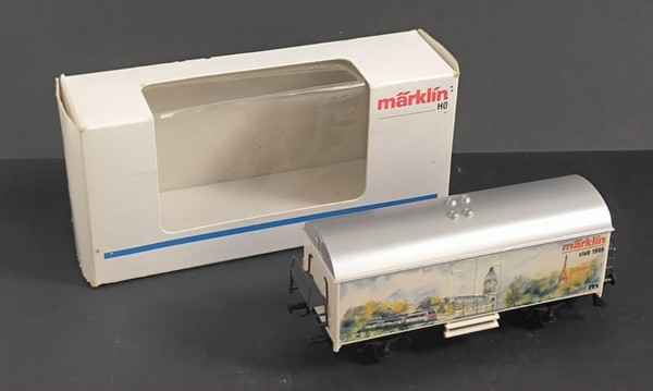Marklin - Vagon Frigorifico Club Marklin 1999 - Motivo urbano - Escala H0