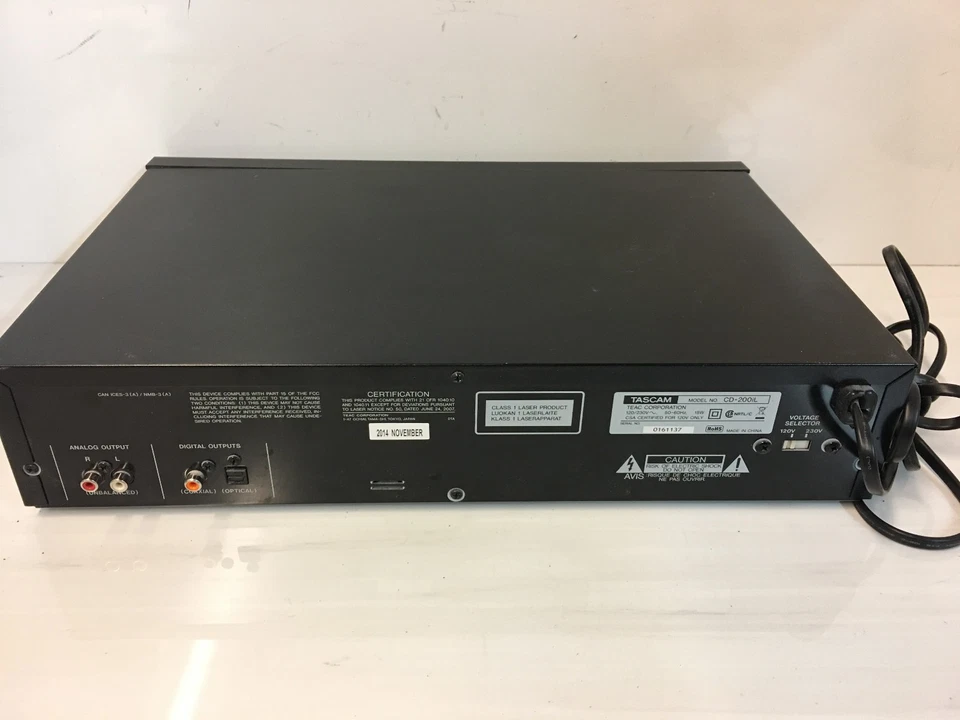 TASCAM CD-200iL Professional CD Player & Dual iPod/iPhone Dock - Image 4 of 4