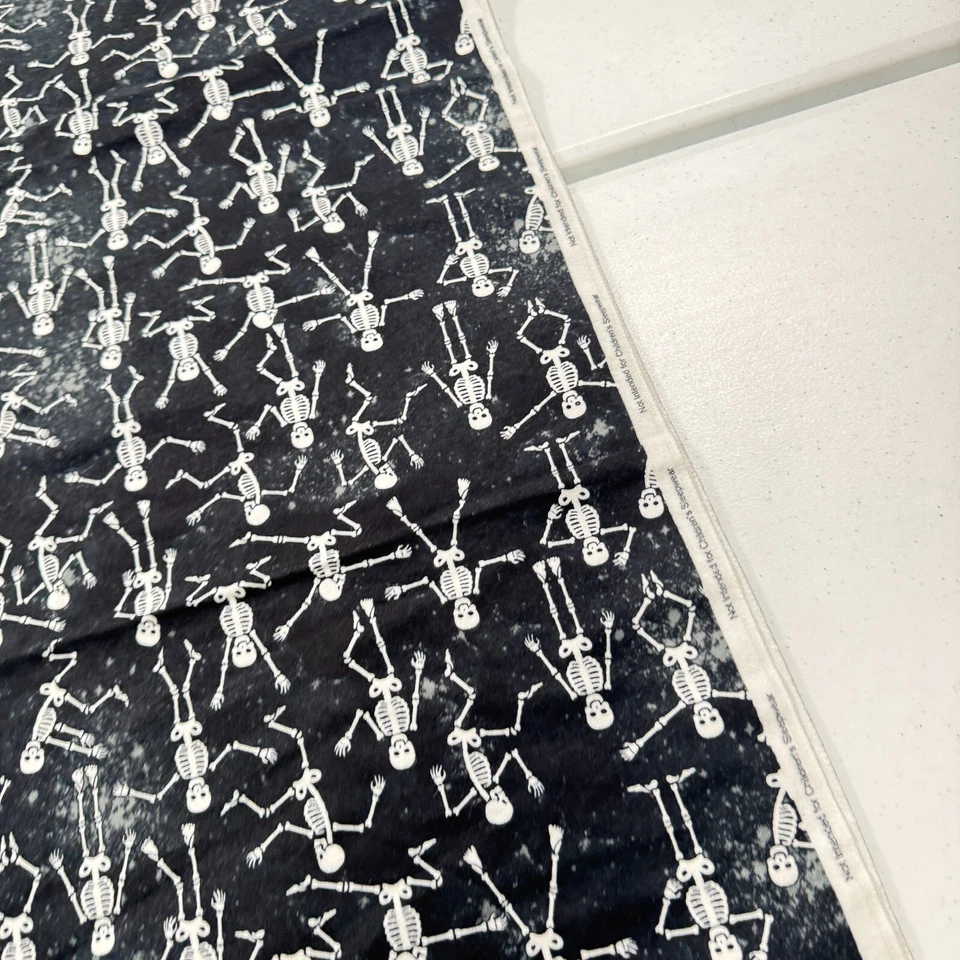 tela espalda esqueletos halloween otoño algodón 42x63 1,75 años Foto 3 de 4