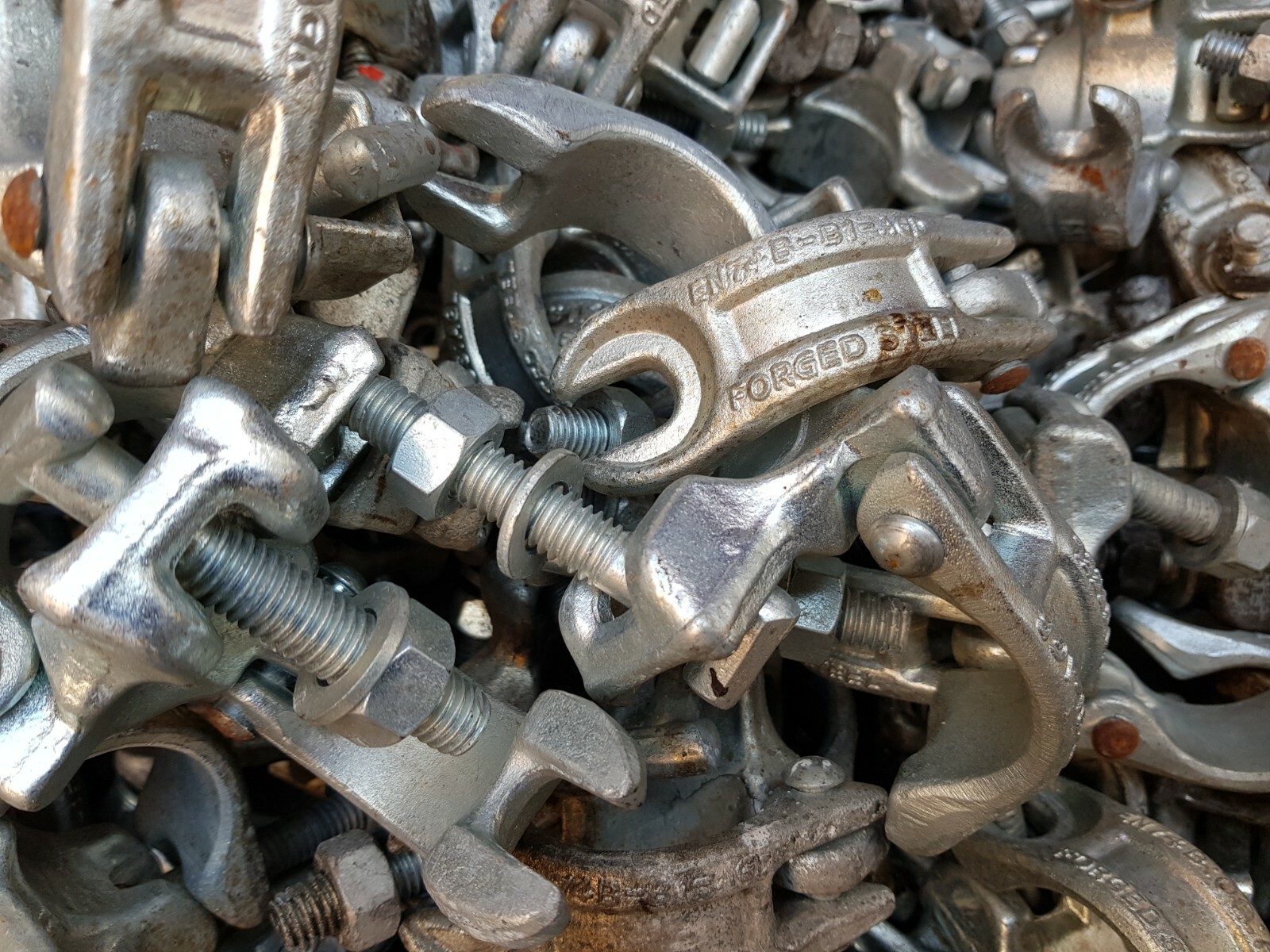 100 DROPPED DOUBLES/90s SCAFFOLD FITTINGS WITH BZP BOLTSinc vat