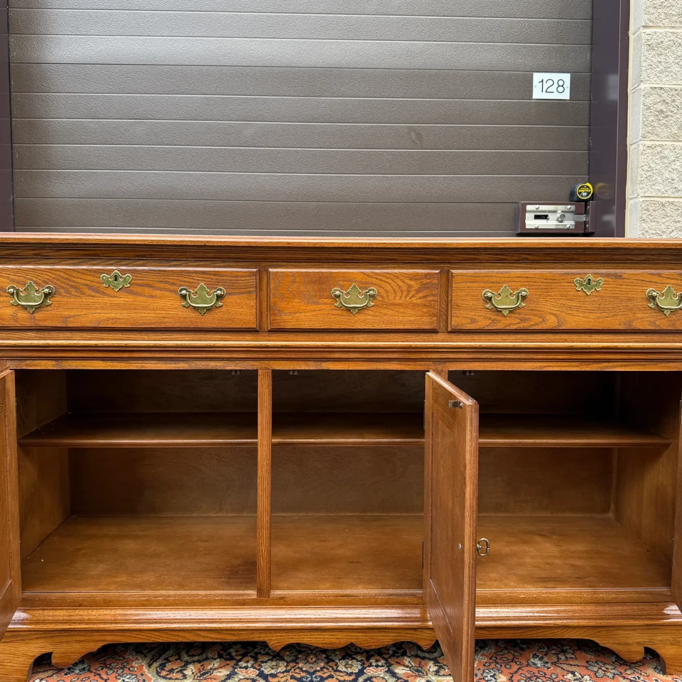 Buffet ou aparador vintage americano tradicional de carvalho maciço Pensilvânia House - Imagem 4 de 4