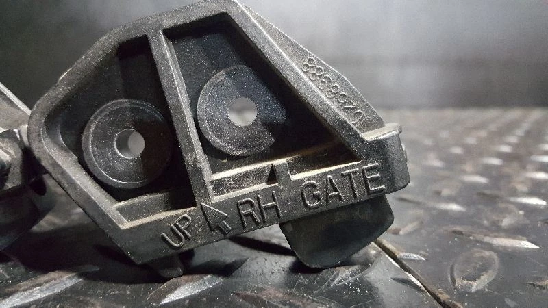 Chevrolet Venture 2002 puerta levadiza cuña izquierda/derecha Foto 2 de 4