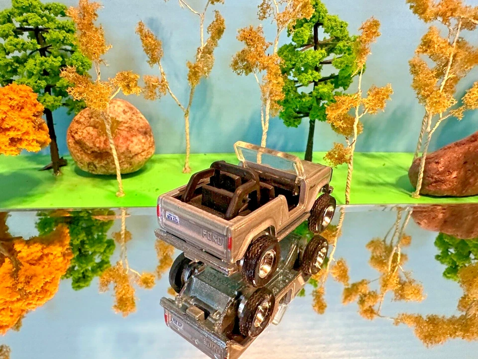 Ford Bronco 1967 plateado metálico Hot Wheels muy raro 2014 Mattel, 1186MJ 1 NL Foto 3 de 3