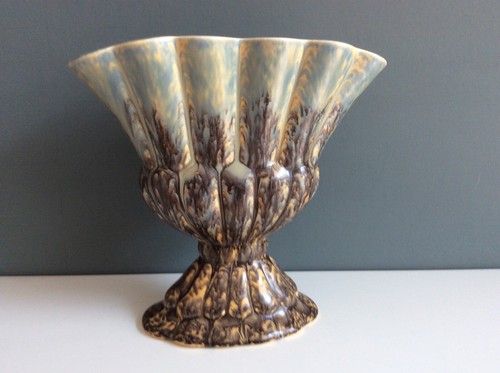 Vintage Art Deco Fan Shaped Mantle Vase by Shorter and Son - Picture 2 of 10