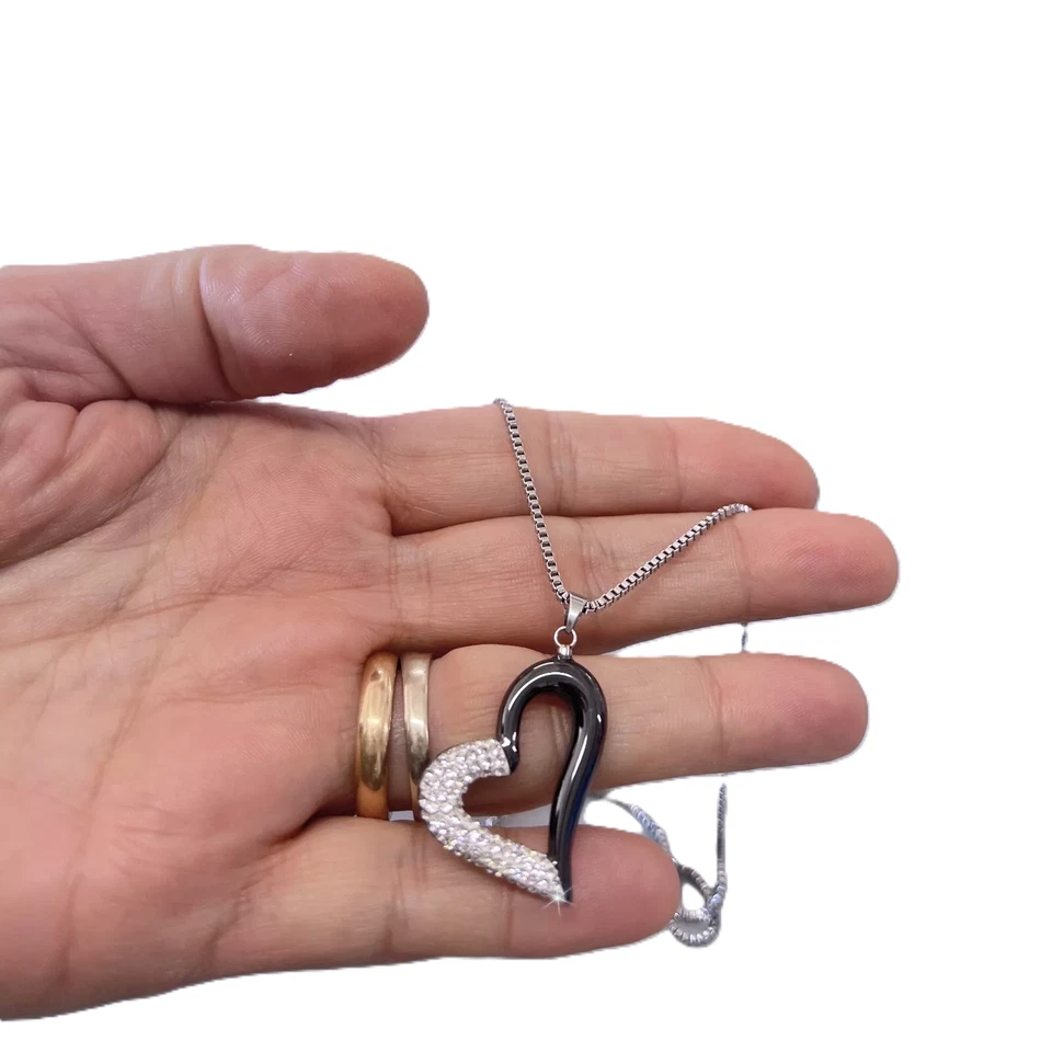 Collana Cuore Nero Grande Catenina pl. oro Bianco 18k con Cristalli Zirconi - Immagine 3 di 4