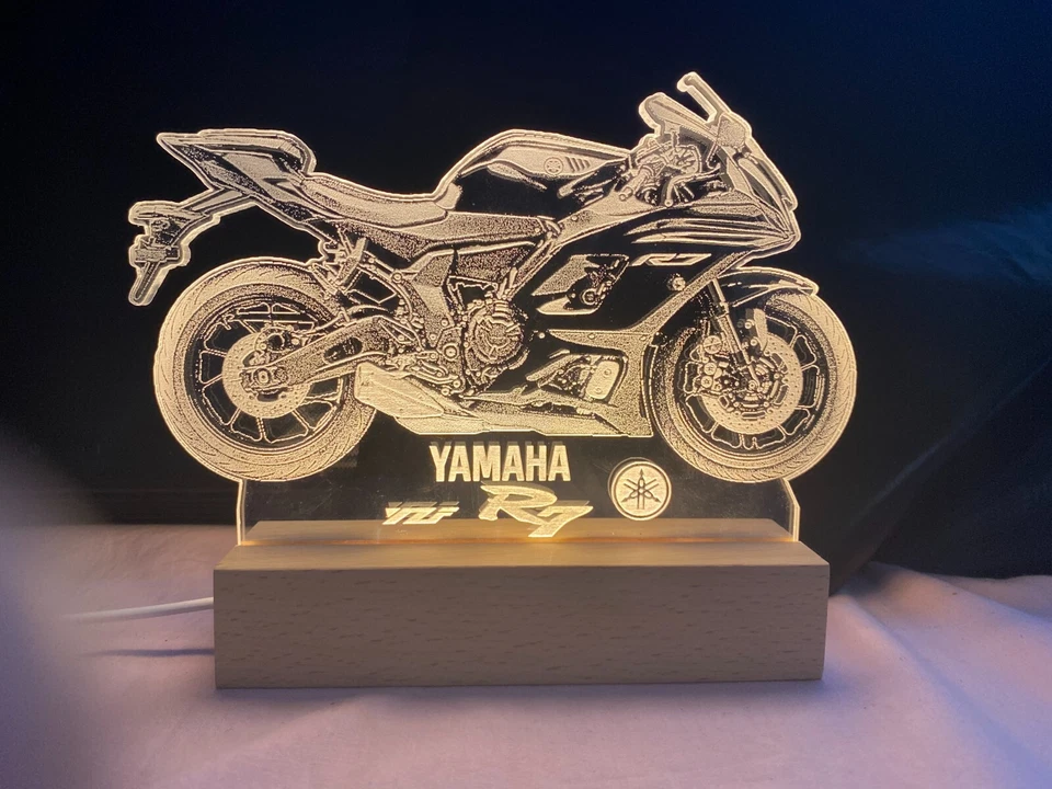Yamaha YZF R7 sur socle lumineux - Photo 1/1