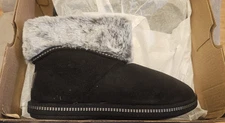 Skechers Size 5.5 Cozy Campfire Slipper Boots with Faux Fur - Meant to Be Black