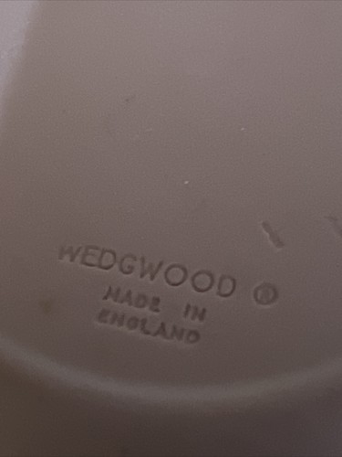 Pink Wedgwood Jasperware 4.5" Round Trinket Dish/ Box - Picture 6 of 8