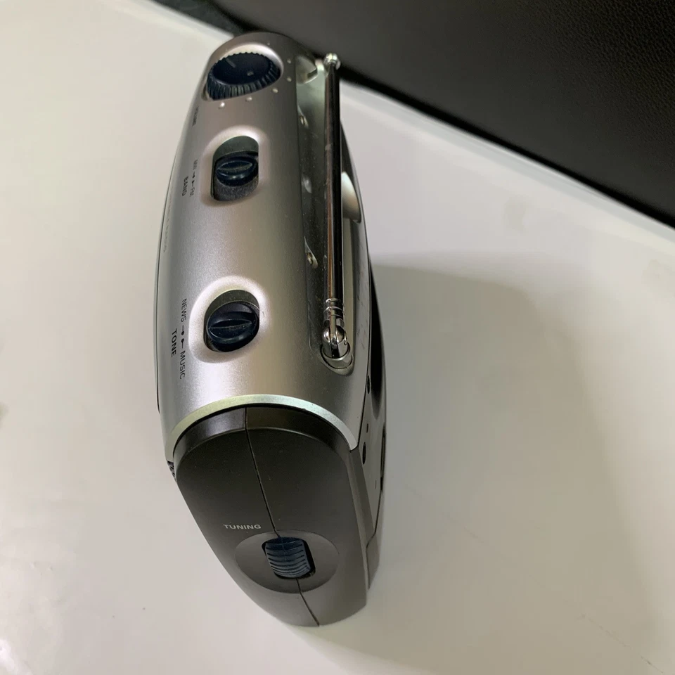 Philips AM/FM Portable Stereo Radio AE2160 - Image 4 of 4