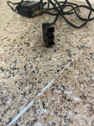 Cargador de batería Peg Perego FW7571/15 para juguete de montar 14,3 V 900 mA John Deere - Imagen 4 de 10