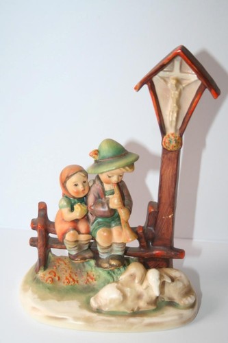 Hummel Wayside Devotion 28/II TMK3 designed by Sister Maria Innocentia Hummel