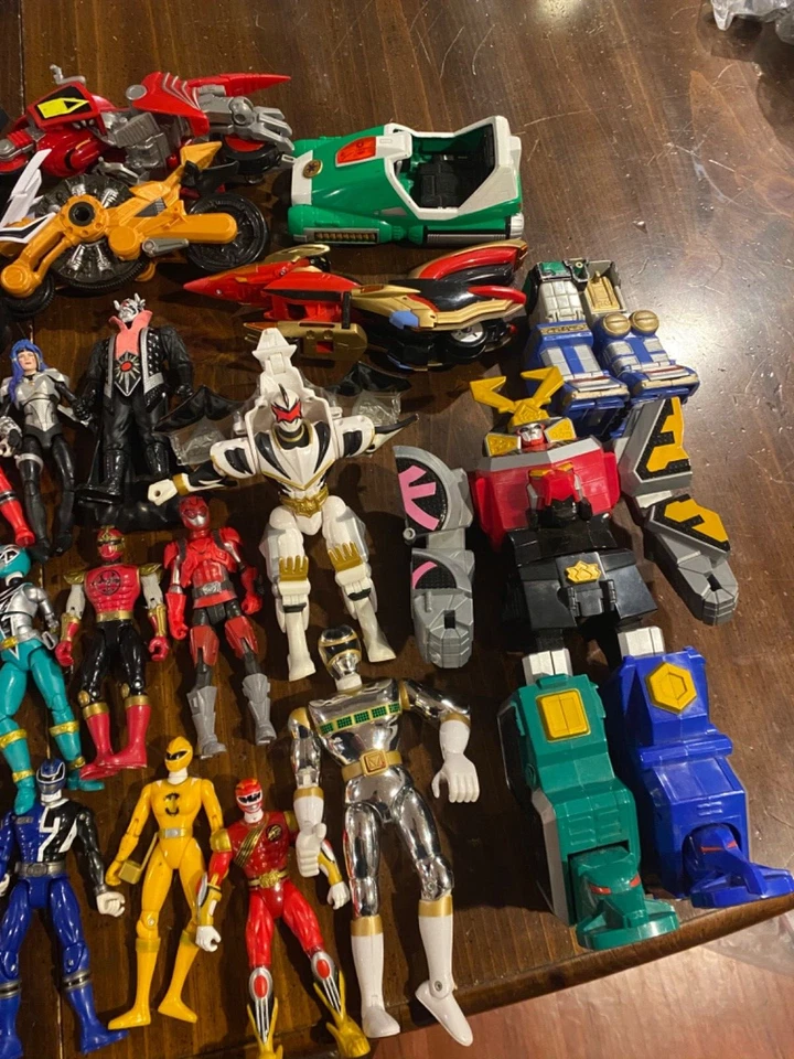 Lote de 30 figuras mixtas grandes de Mighty Morphin Power Rangers más vehículos Foto 3 de 4