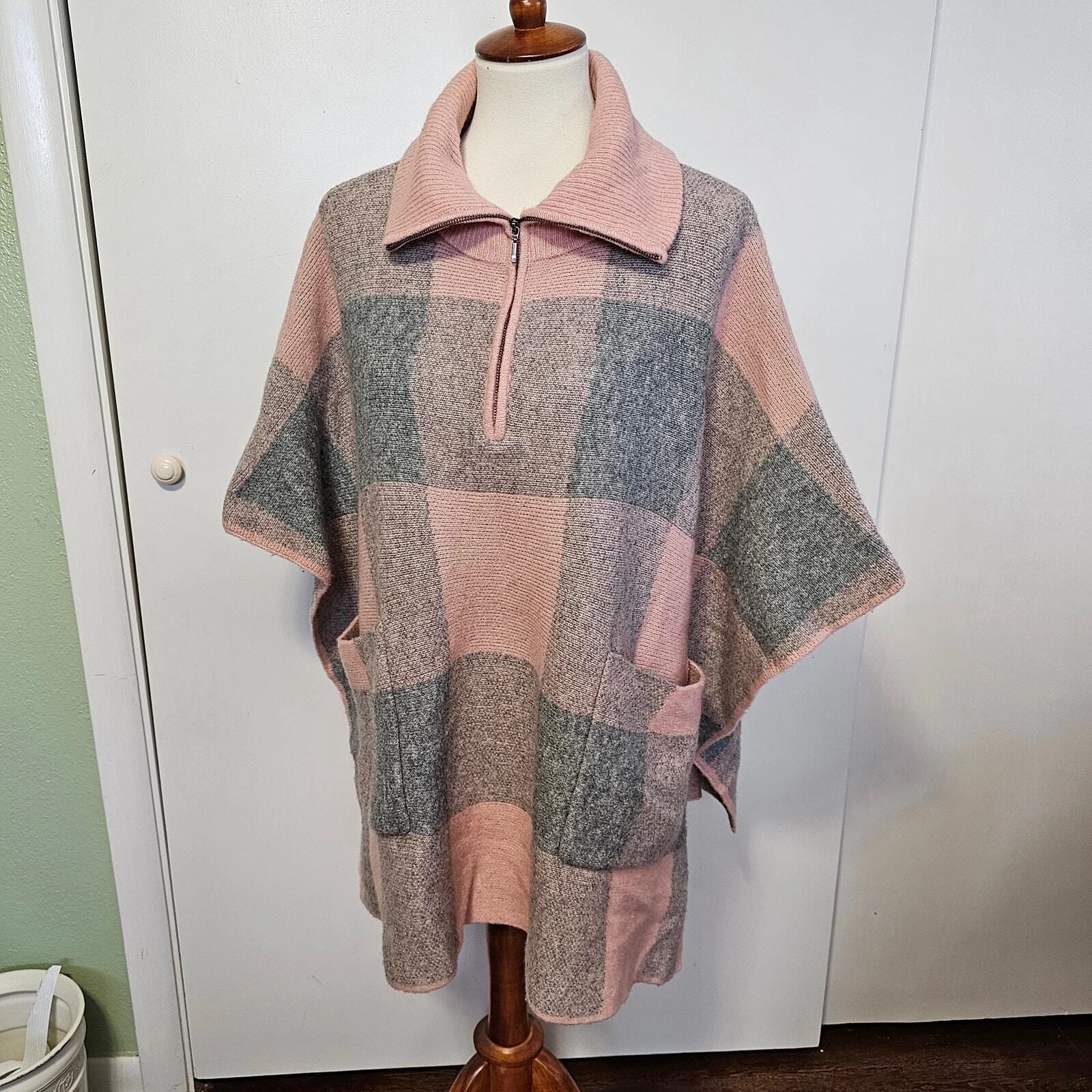 Cozy Anthropologie Poncho Sweater Open Sides - Pink & Gray Colorblock Plaid M/L