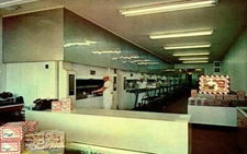 PICTURE POSTCARD-HOME OF THE OLD FASHION CLAXTON FRUIT CAKE, CLAXTON, GA BK33