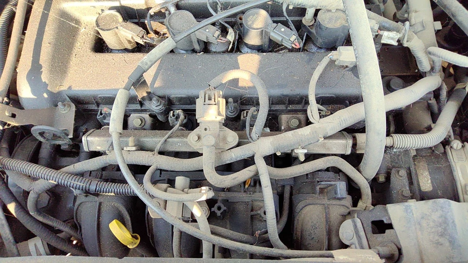 Полный комплект топливной рейки с форсунками для Mazda Tribute 2005–2008 годов выпуска 2,3 л - Изображение 3 из 4