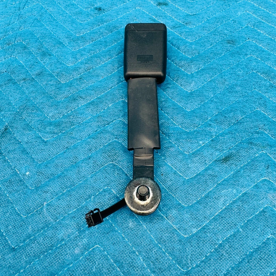 Pretensor de hebilla de cinturón de seguridad delantero izquierdo Infiniti M56 M37 Q70 OEM 100127CL 127K Foto 4 de 4