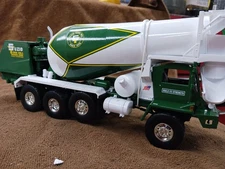 NEW HUGE SUZIO CONCRETE DIECAST METAL OSHKOSH MIXER S-SERIES 1/34TH FIRST GEAR