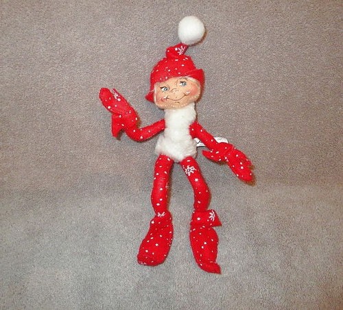 Annalee Red Snowflake Pixie Elf Doll 11" Knee Hugger Shelf Sitter 2007 Retired