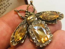 Beautiful Art Deco Style Champagne Glass Crystal Bee Brooch Shawl Pin Jewellery