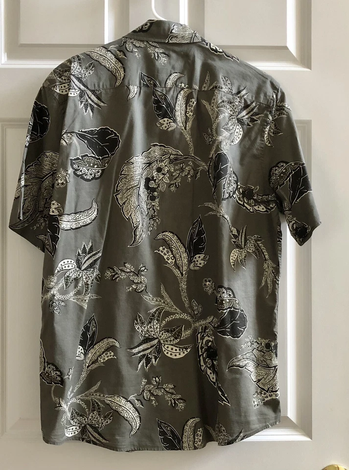H&M Button Down Shirt Short Sleeves Floral Olive Green Men's Size Medium  - Image 4 of 4
