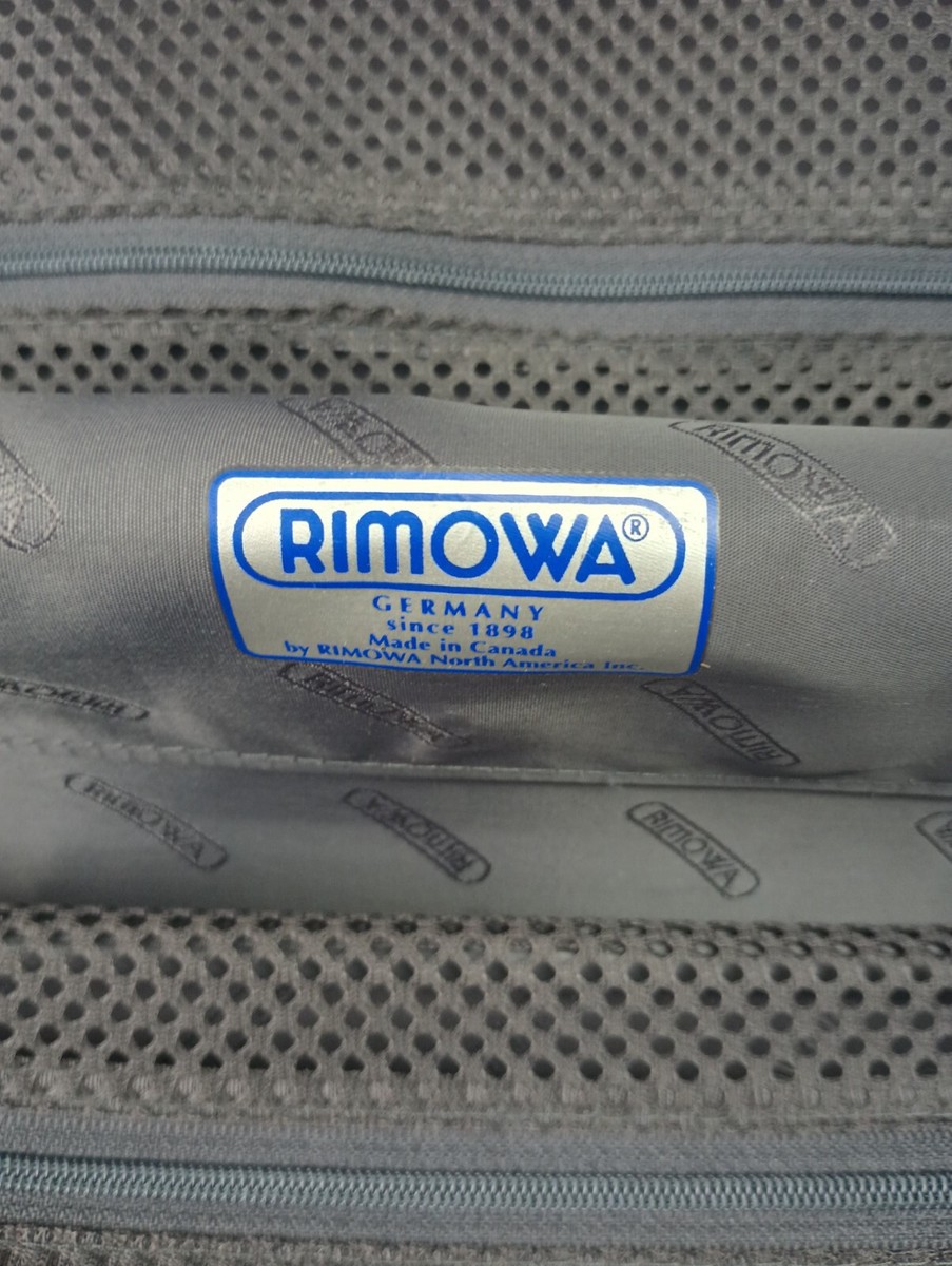 Rimowa Salsa Hybrid Deluxe Black 4-Wheels Carry On Case Rimowa Salsa Hybrid Deluxe Black 4-Wheels Carry On Case