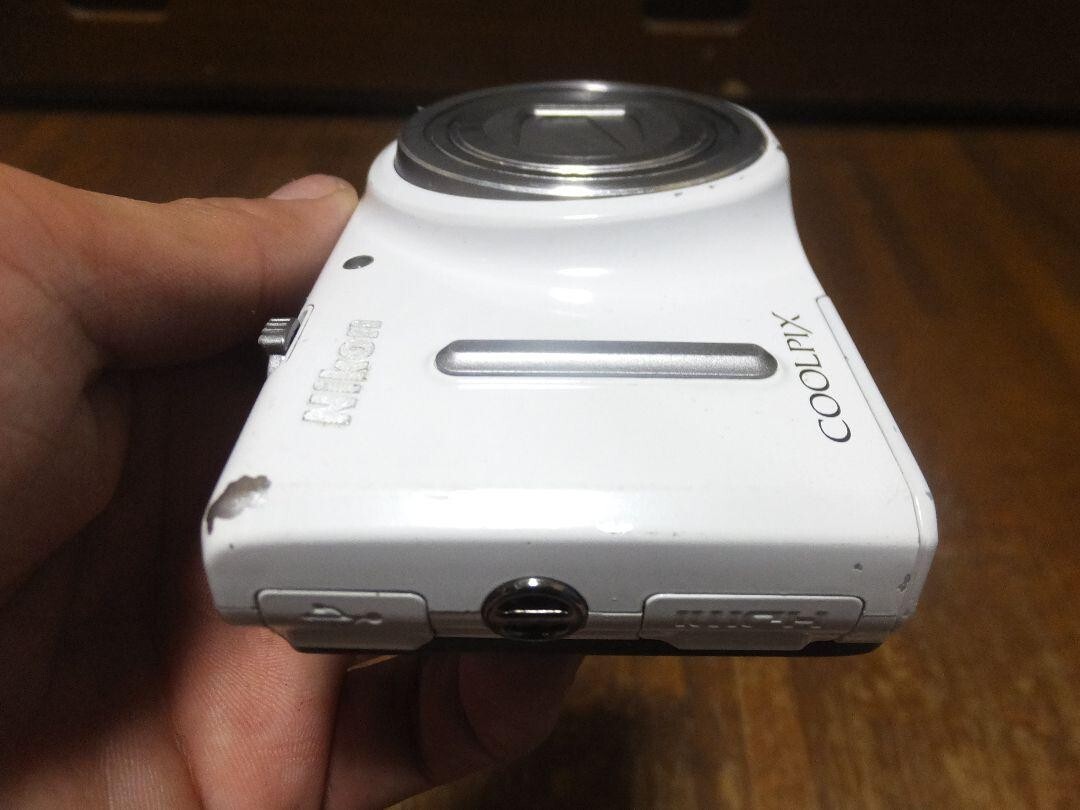 Nikon COOLPIX S9600 White Digital Camera 16.0MP 22x Optical