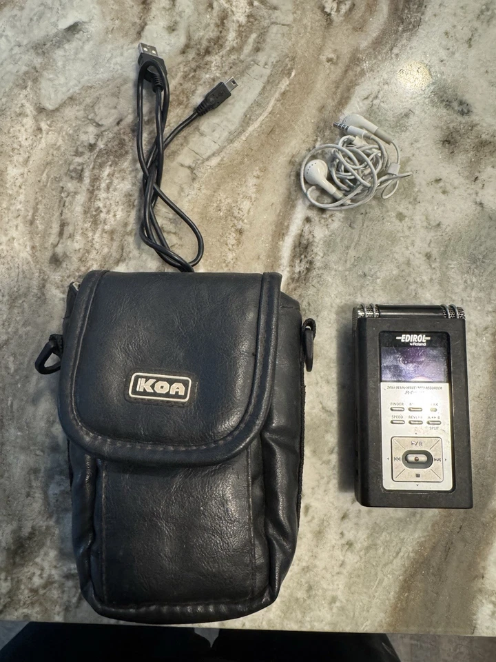 ROLAND Edirol R-09 — 24 bit Wave MP3 Recorder & Player — Black — Not Working - Image 2 of 4