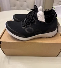 OOFOS OOMG Sport LS- Women White Black Size 8 US Lace Up