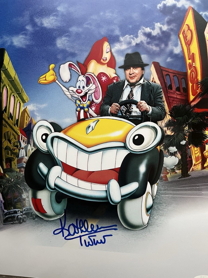 KATHLEEN TURNER Signed Jessica Rabbit 11x14 Photo JSA COA Roger Rabbit ...
