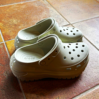 CROCS Chunky Platform Clogs in Light Beige (Mega crush clog) US W8