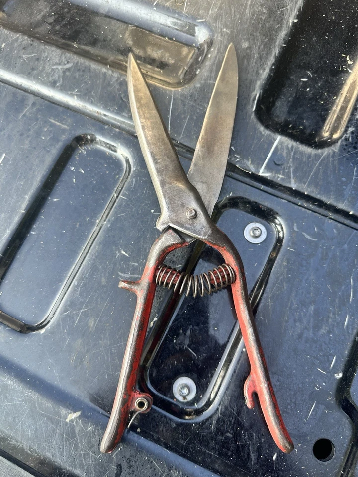 Vintage WISS No. 5600 Forged Steel Garden Grass Shears Red Handles - Image 4 of 4