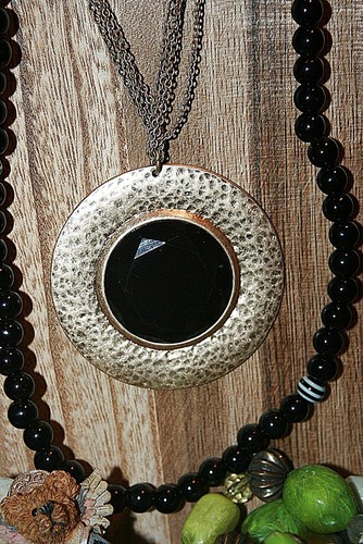 Großes Konvolut schöner Boho Modeschmuck Halsketten Ohrringe Armbänder Pin - Bild 7 von 18
