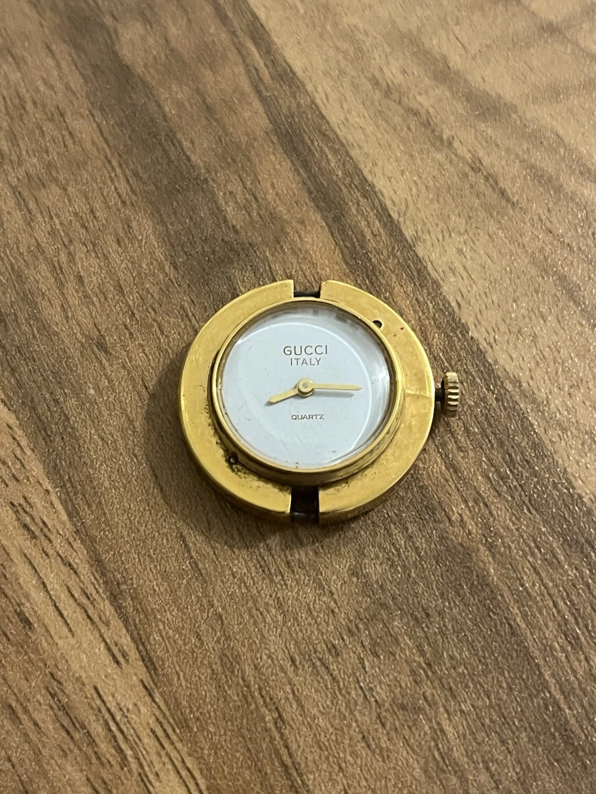 Montre femme Gucci habillée années 70 pièces détachées ou retour à la gloire d'antan. 