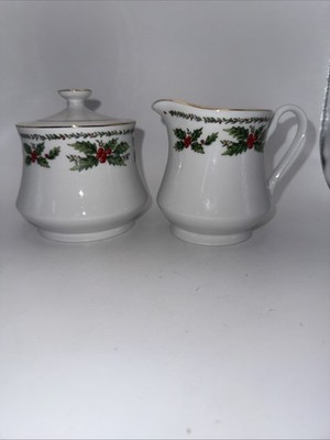 Vtg Centurion Collection Holiday Sugar & Creamer Set Holly Berries & Leaves
