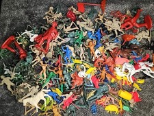 VTG Plastic Toy Figure Lot Of 250 Cowboys  Indians, Soldiers, Animals Dinos