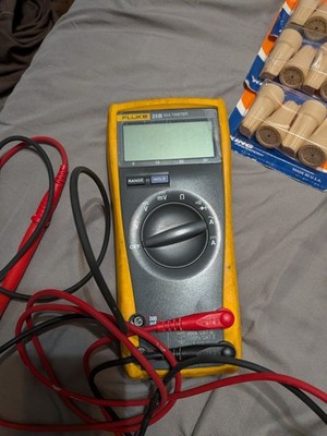 Fluke 23 III Handheld Digital Multimeter With Leads