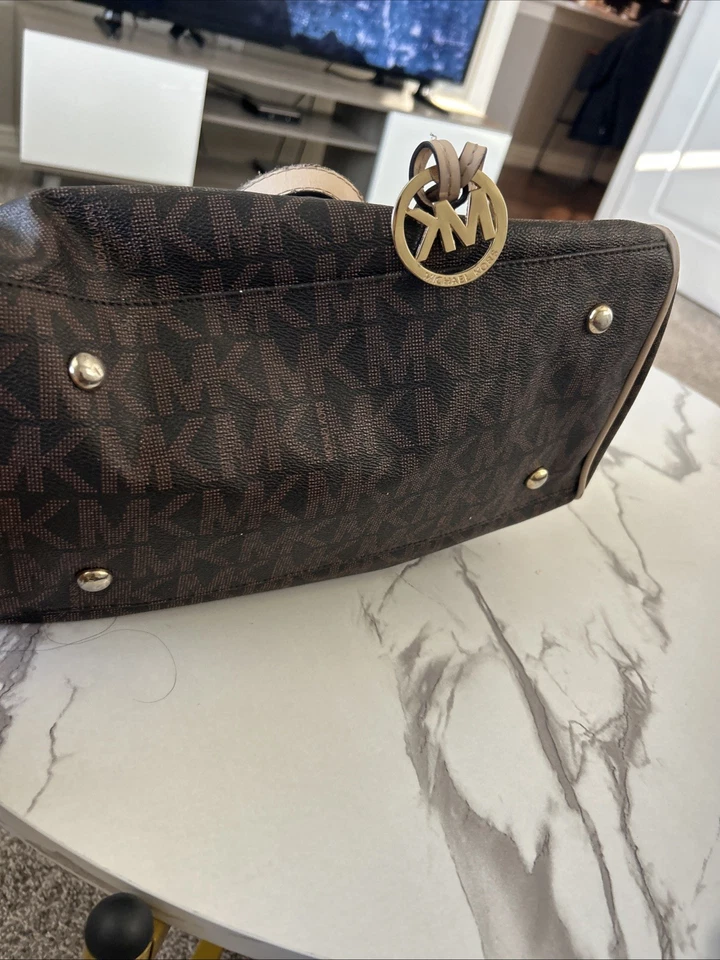 Bolso de Mano Michael Kors MK Signature Grande Marrón/Beige - Cremallera No Funciona Foto 4 de 4