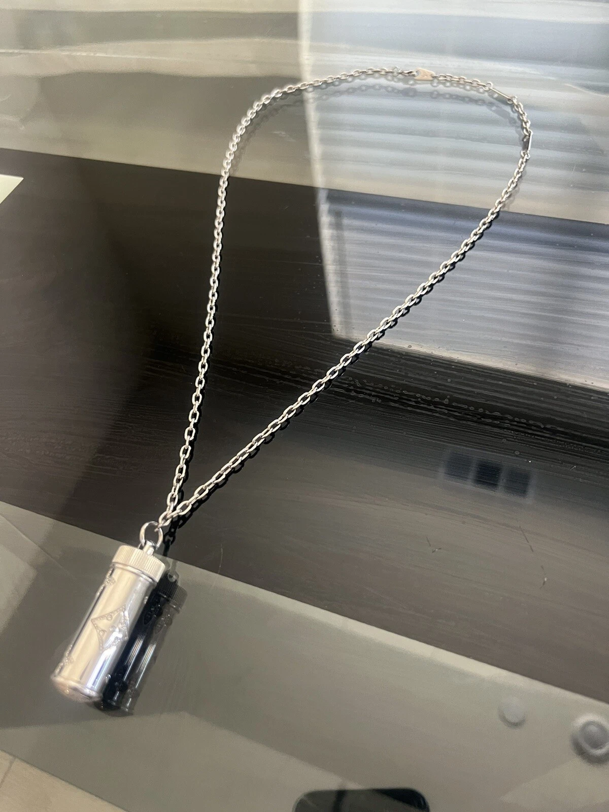 LOUIS VUITTON（LV） Autentica collana unisex Louis Vuitton con ciondolo M68248