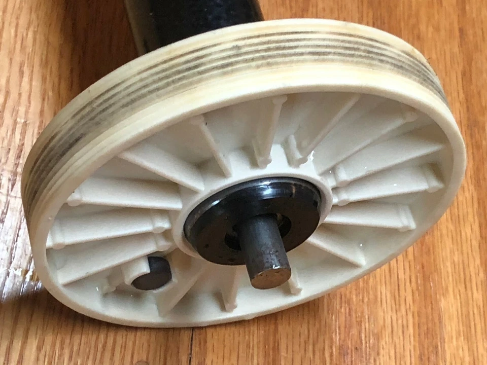 Weslo Cadence Cinta de Correr Rodillo de Transmisión Frontal Polea Número de Pieza 171462 16 3/4" Foto 3 de 4